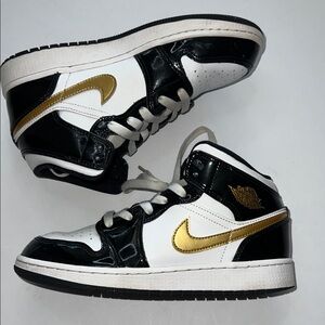 Youth Nike Air Jordan 1 Mid Black/Gold Patent Leather